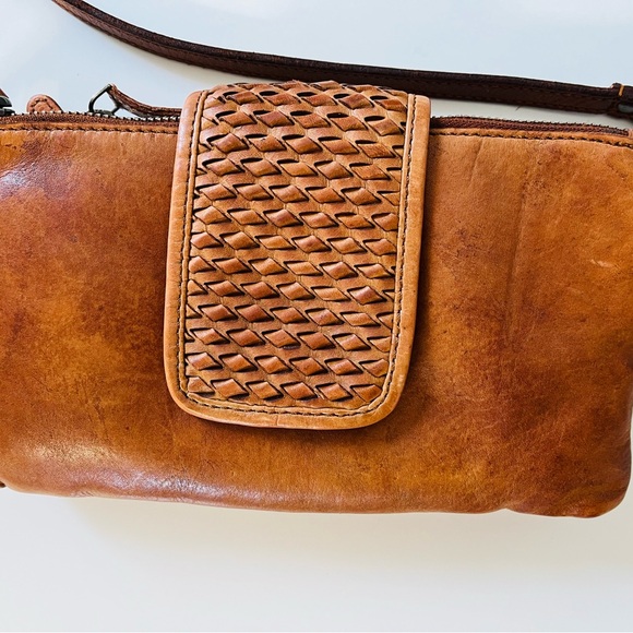 Vilenca Holland Crossbody - Picture 2 of 7